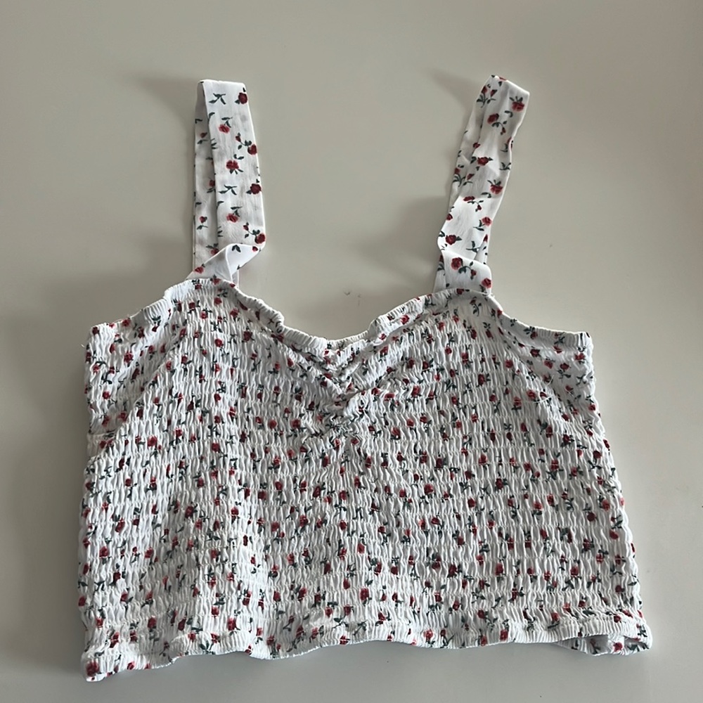 woman’s cute floral crop top